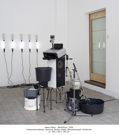 Albert Mayr Workflow, 2010 Computerhardware, Kameras, Boxen, Kbel,  Wasserpumpen, Schluche ca. 160 x 150 x 100 cm