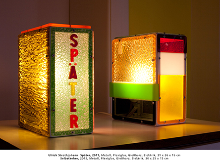 Ulrich Strothjohann  Spter, 2011, Metall, Plexiglas, Gieharz, Elektrik, 31 x 26 x 15 cm Selbstkehre, 2012, Metall, Plexiglas, Gieharz, Elektrik, 30 x 25 x 15 cm 